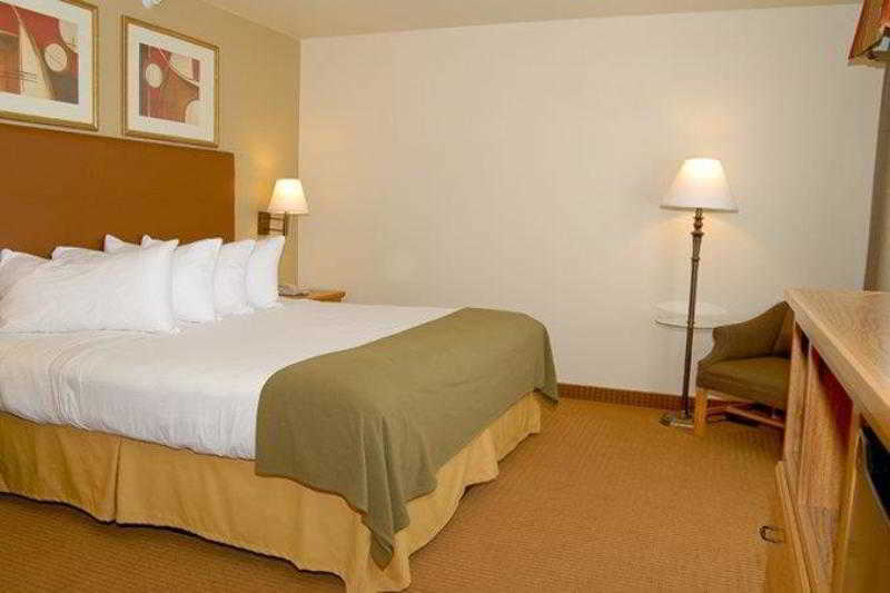 Best Western Wapakoneta Inn Room photo